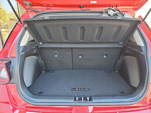 Used 2022 Hyundai Venue Limited FWD image 23
