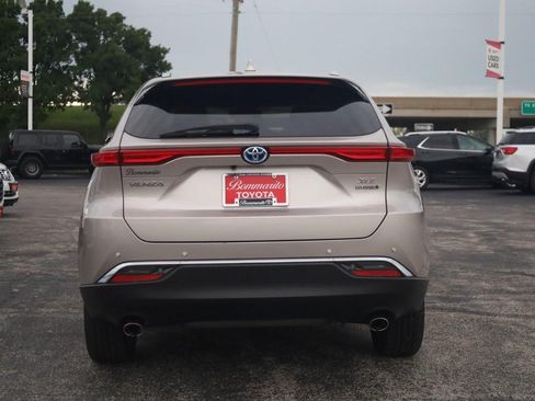 Used 2022 Toyota Venza XLE AWD/4WD image 5