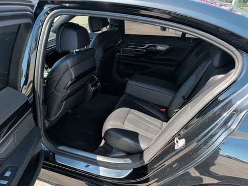 Used 2019 BMW 740i w/ M Sport Package RWD image 23
