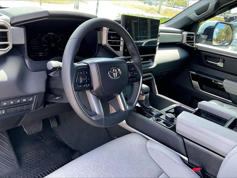 Used 2025 Toyota Tundra Limited AWD/4WD image 17