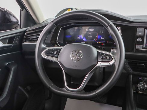 Used 2024 Volkswagen Jetta SE image 12