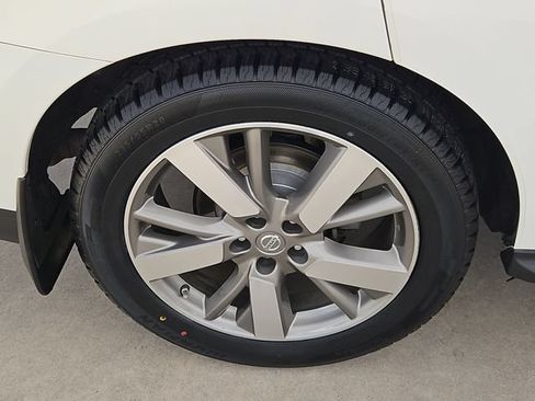Used 2015 Nissan Pathfinder Platinum FWD image 9