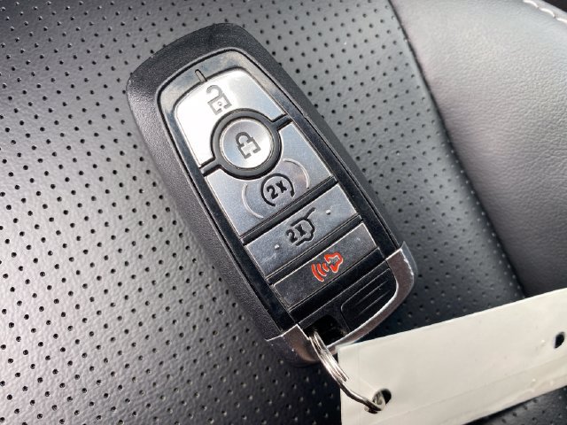 Used 2025 Ford Escape Platinum AWD/4WD image 25
