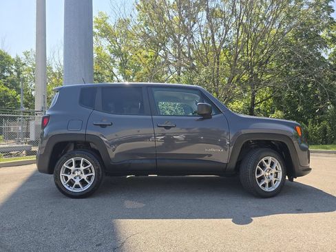 Used 2023 Jeep Renegade Latitude AWD/4WD image 15