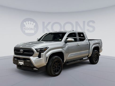 Used 2024 Toyota Tacoma SR5 AWD/4WD image 5