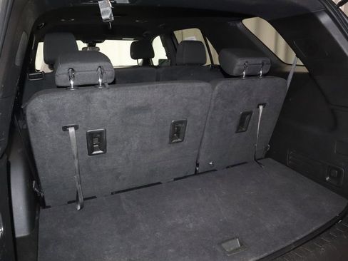 Used 2023 Chevrolet Traverse LT FWD image 17