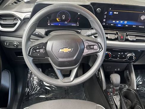 Used 2025 Chevrolet TrailBlazer LT FWD image 11