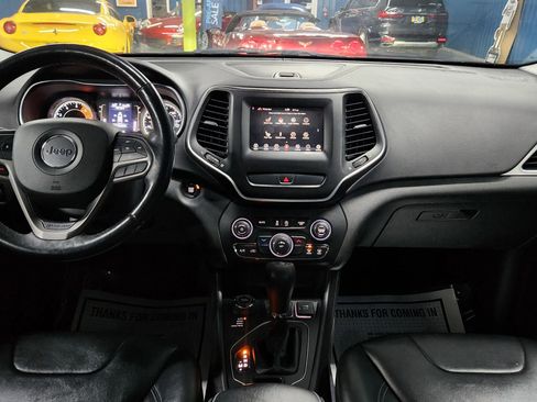 Used 2019 Jeep Cherokee Latitude Plus w/ Cold Weather Group image 24