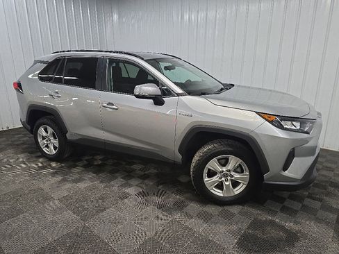 Used 2021 Toyota RAV4 LE AWD/4WD image 1