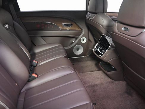 Used 2024 Bentley Bentayga Extended Wheelbase AWD/4WD image 18
