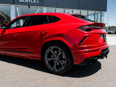 Used 2022 Lamborghini Urus AWD/4WD image 9
