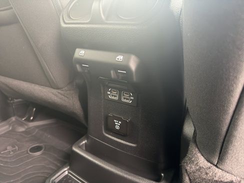 Used 2023 Jeep Wrangler Unlimited w/ Sun & Screen Package AWD/4WD image 31
