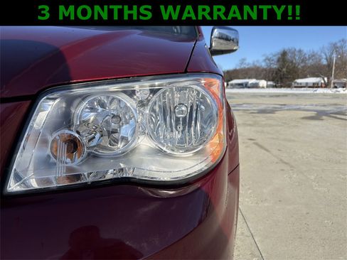 Used 2016 Chrysler Town & Country Touring-L image 36