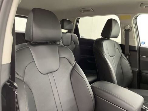Used 2025 Kia Sorento EX image 19