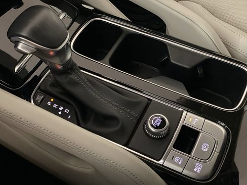 Used 2024 Kia Telluride EX w/ EX Captain's Chair Package FWD image 21
