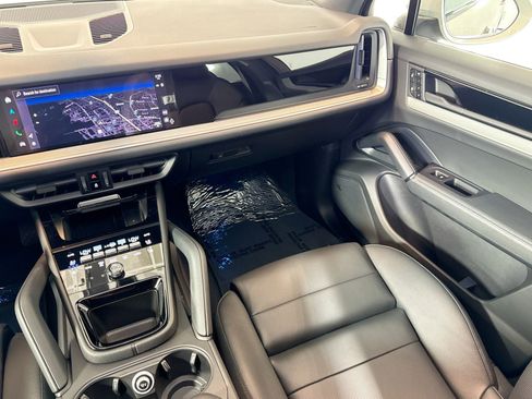 Certified 2025 Porsche Cayenne image 21