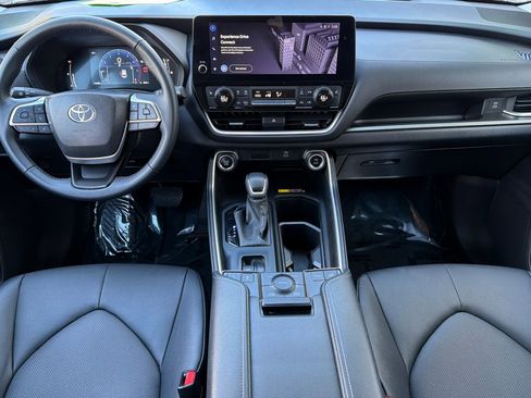 Certified 2025 Toyota Grand Highlander AWD image 13