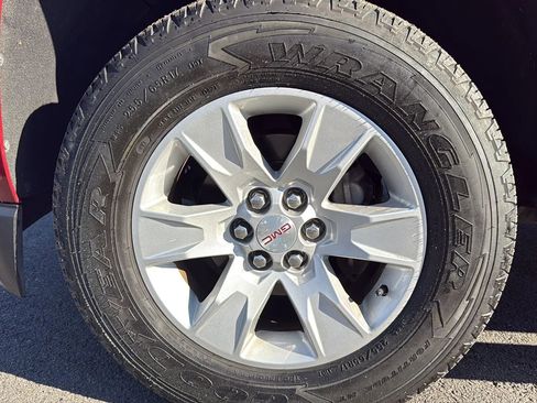 Used 2016 GMC Canyon SLE w/ SLE Convenience Package image 11