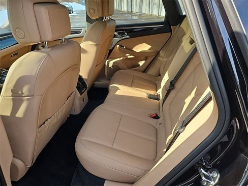 Certified 2025 Porsche Macan image 36