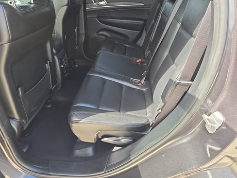 Used 2019 Jeep Grand Cherokee Limited AWD/4WD image 17