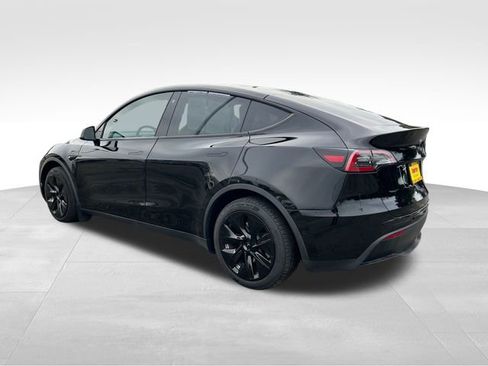 Used 2022 Tesla Model Y Long Range image 7