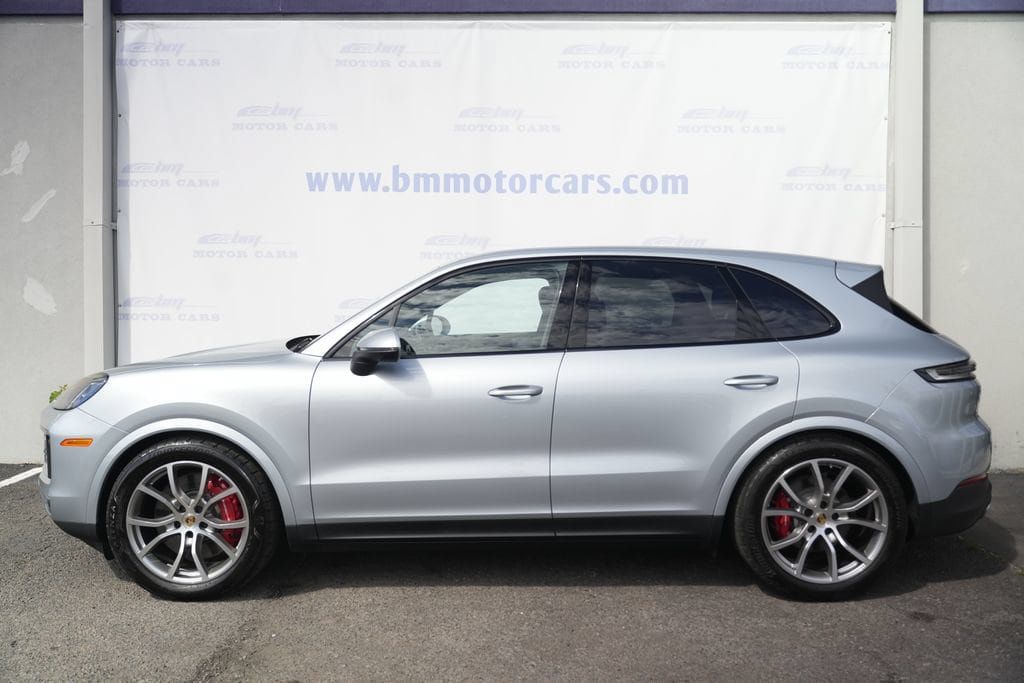 Used 2024 Porsche Cayenne S w/ Sport Chrono Package AWD/4WD image 6