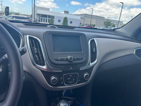 Used 2018 Chevrolet Equinox LS AWD/4WD image 12