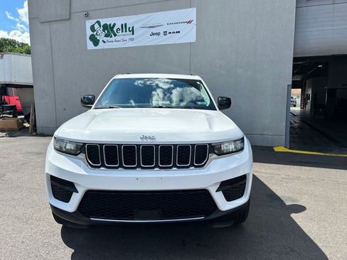 Used 2023 Jeep Grand Cherokee Laredo AWD/4WD image 9