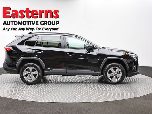 Used 2023 Toyota RAV4 LE AWD/4WD image 4
