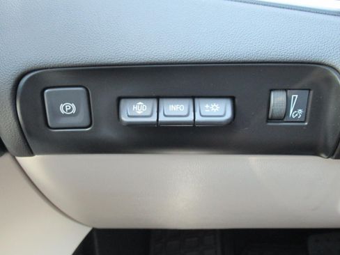 Used 2022 Buick Enclave Premium w/ Trailering Package, 5000 lbs. FWD image 22