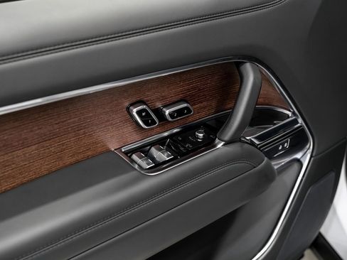 Used 2024 Land Rover Range Rover SE image 37