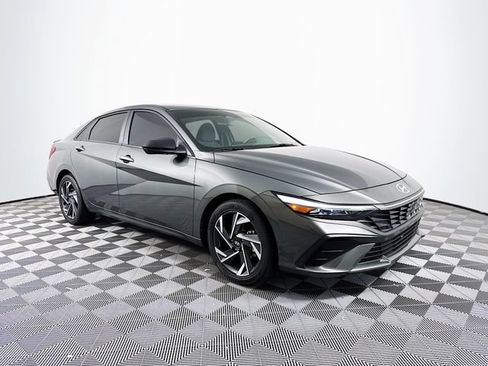 Certified 2025 Hyundai Elantra Sport FWD image 10