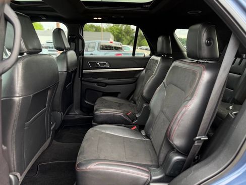 Used 2019 Ford Explorer XLT w/ Equipment Group 202A AWD/4WD image 15