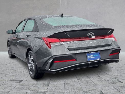 Used 2025 Hyundai Elantra Sport image 8