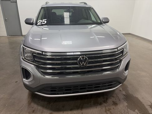 Certified 2025 Volkswagen Atlas SE image 35