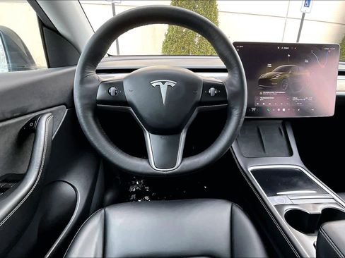 Used 2022 Tesla Model Y Long Range image 5