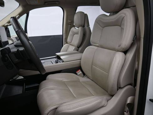 Used 2020 Lincoln Navigator Reserve w/ Equipment Group 208A Reserve AWD/4WD image 10