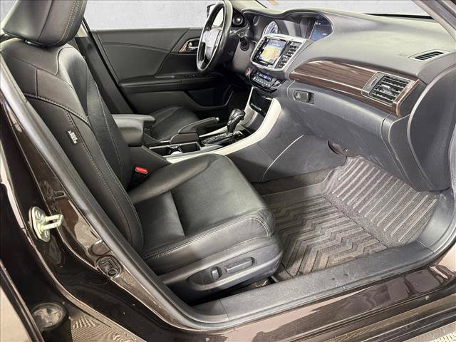 Used 2016 Honda Accord Touring image 15