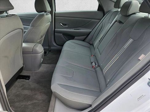 Used 2025 Hyundai Elantra SEL image 20