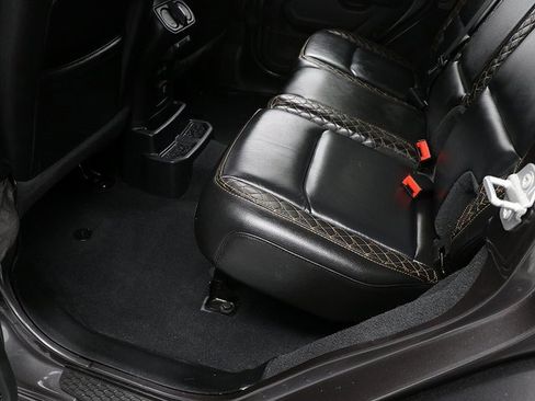 Used 2021 Jeep Wrangler Unlimited Sahara image 27