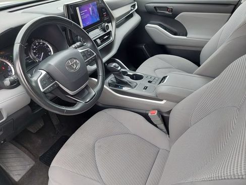 Used 2023 Toyota Highlander LE FWD image 21