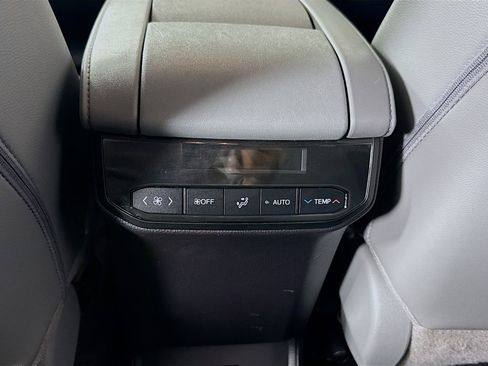 Certified 2024 Toyota Highlander XLE image 22