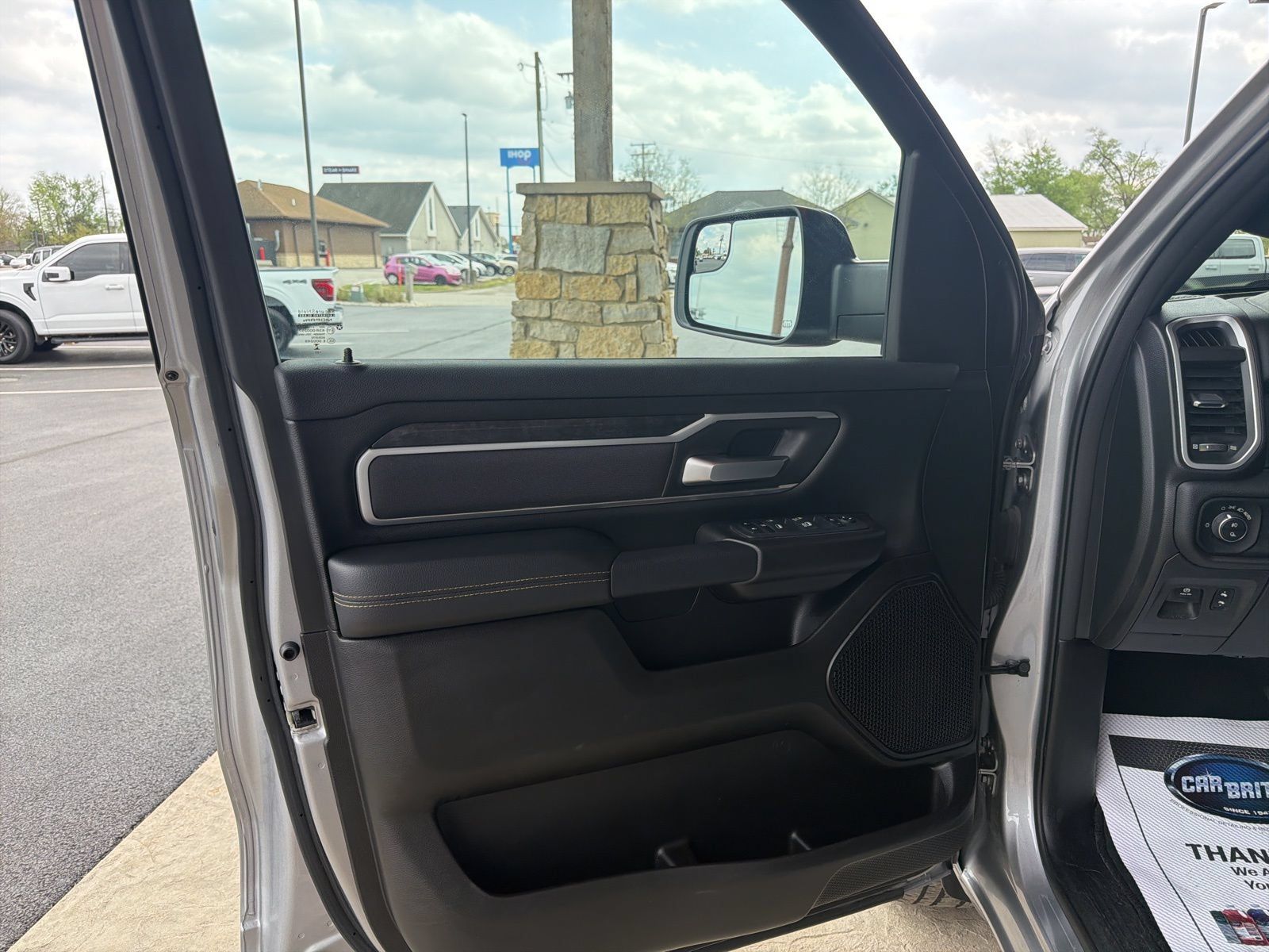 Used 2023 RAM 1500 Big Horn AWD/4WD image 9