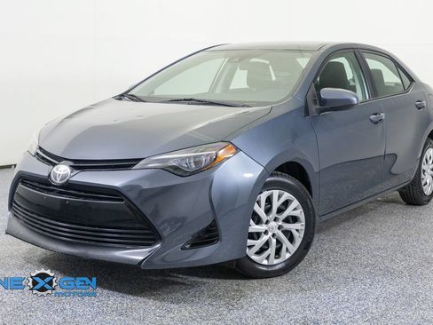 Used 2018 Toyota Corolla LE FWD image 3