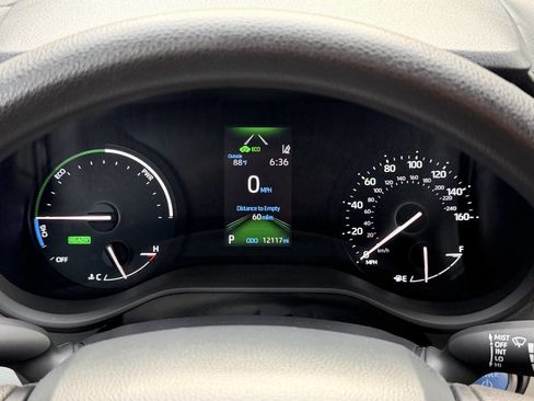 Used 2024 Toyota Sienna LE AWD/4WD image 27
