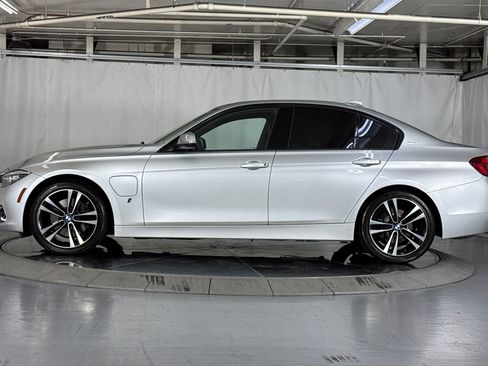 Used 2018 BMW 330e w/ Premium Package RWD image 2