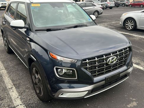 Used 2024 Hyundai Venue Limited FWD image 5