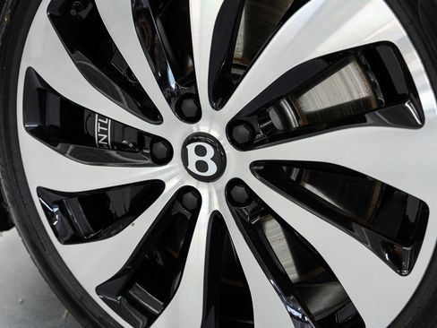 Used 2026 Bentley Flying Spur Plug-In Hybrid image 18