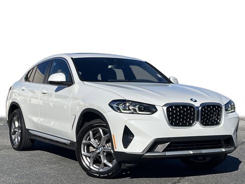 Used 2025 BMW X4 xDrive30i image 2