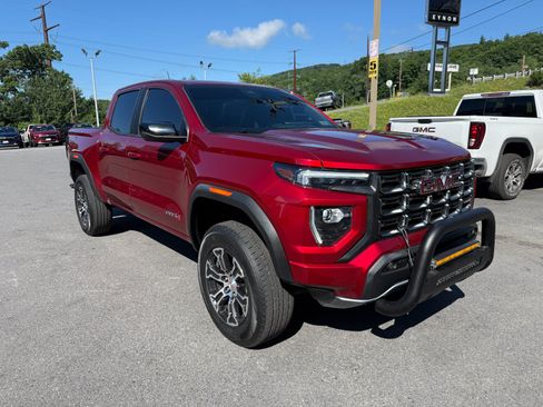 Used 2023 GMC Canyon AT4 w/ LPO, Sports Bar Package AWD/4WD image 7